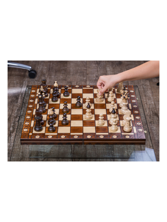 SQUARE - Schach Ambasador AG